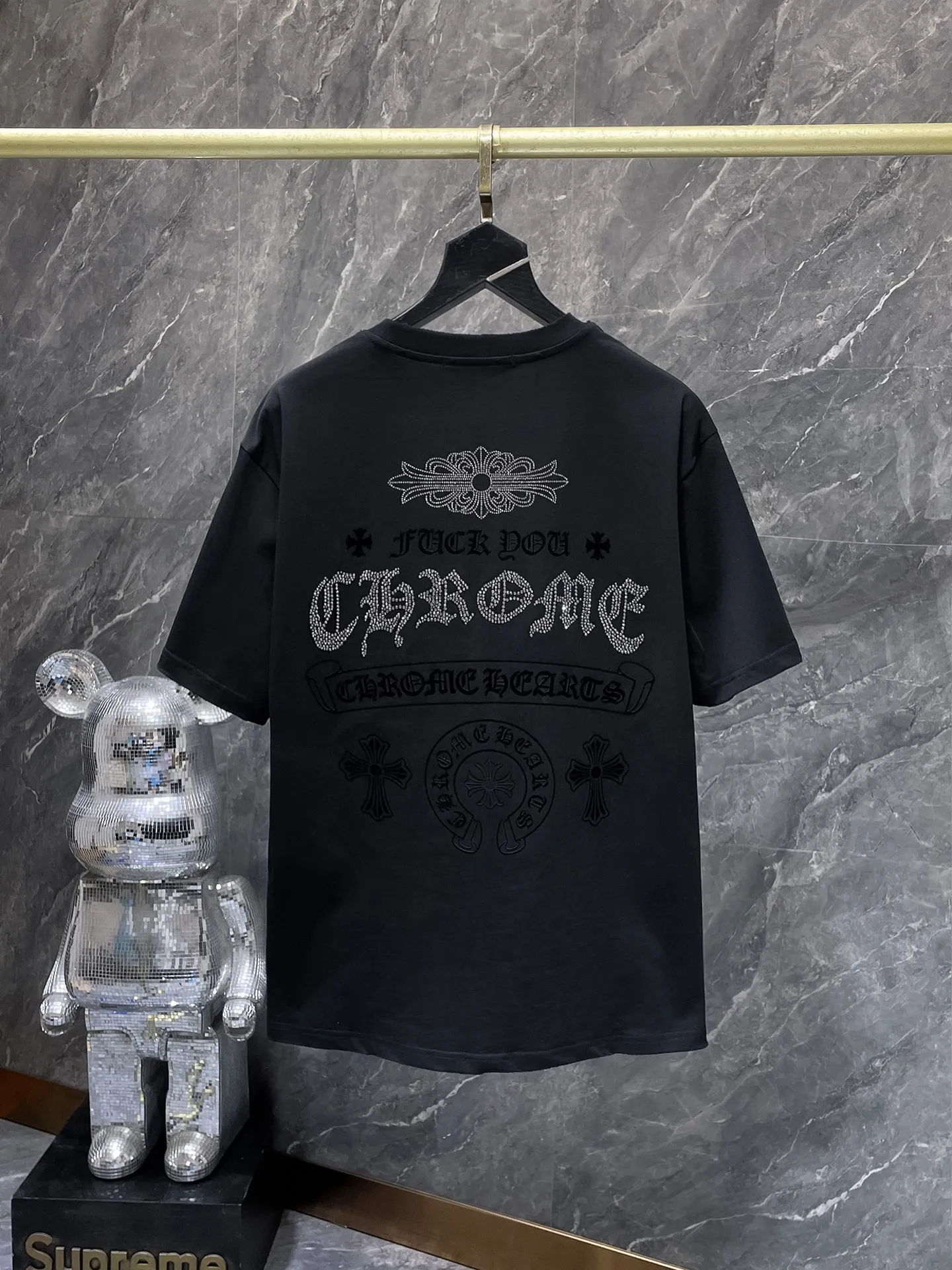 P170 New Chrome Hearts 25ss engraved film hot diamond version High weight environmentally friendly high-quality top fabric 280g Heavy hot diamond horseshoe Sanskrit letter cross short sleeves counter synchronization 1:1 replica version Recommended color: black white code number: S, M, L, X
